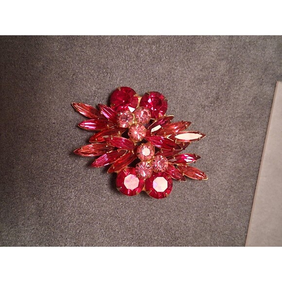 Vintage Juliana Pink AB Rhinestone Brooch Earrings Set Clip Backs - Picture 5 of 13